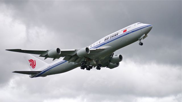 BOEING 747-8 (B-2486) - CCA79 climbs from Rwy 16R for delivery to ZBAA/PEK on 11/6/14. (ln 1507 / cn 41192).  This is the second B747-8i for CCA.