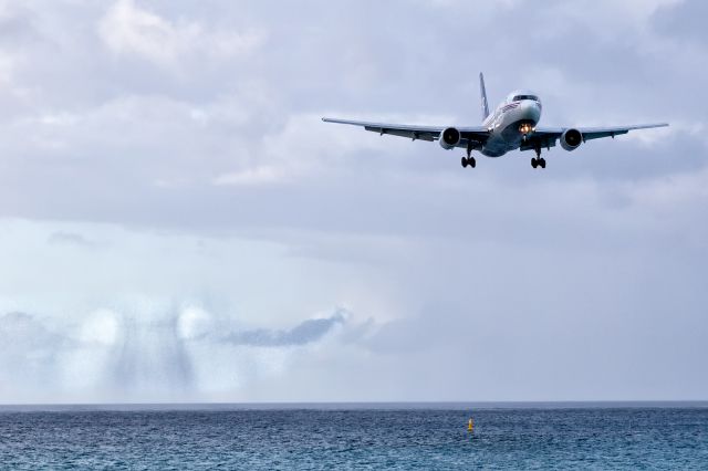 BOEING 767-200 (N741AX)