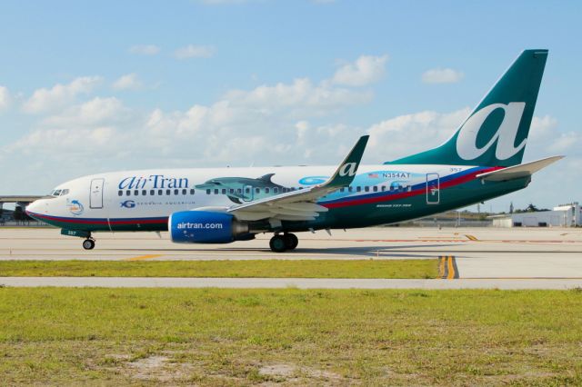 Boeing 737-700 (N354AT)