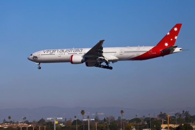 Boeing 777-200 (VH-VOZ) - LAX