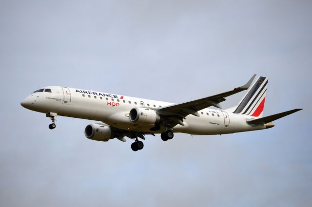 Embraer ERJ-190 (F-HBLN) - Air France/HOP - ERJ-190STD (F-HBLN). The daily CDG - NCL morning flight arriving on a slightly dull day at NCL. (Photo 22 Sep 23)