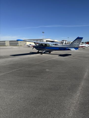 Cessna Skyhawk (N2758)
