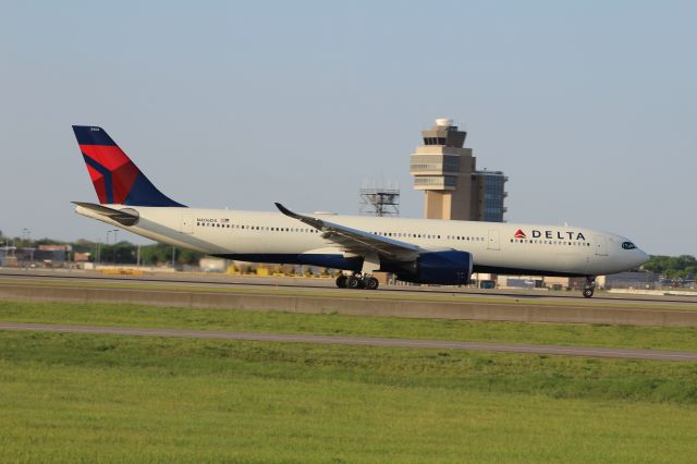 Airbus A330-900 (N406DX)