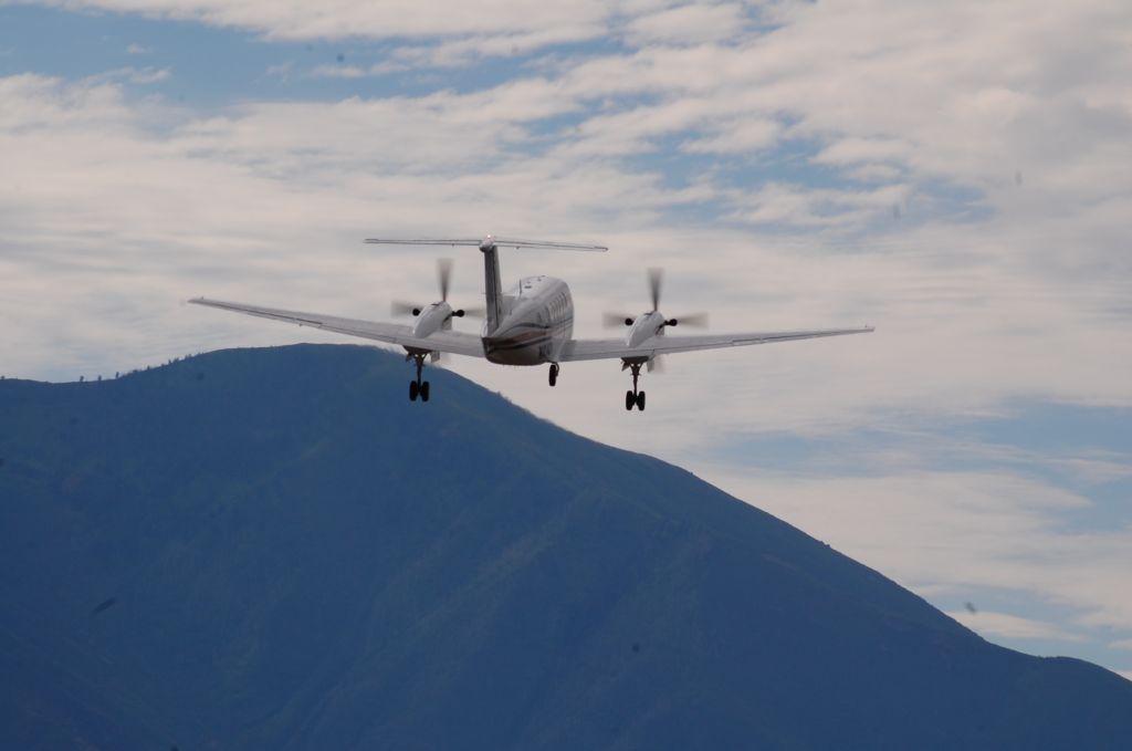 Beechcraft Super King Air 300 (N124CM)