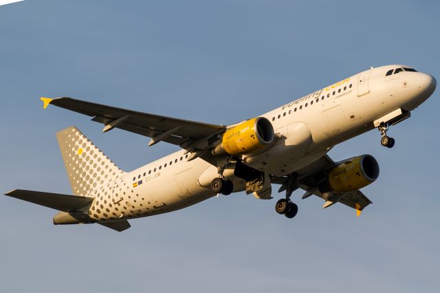 Airbus A320 (EC-JGM) - yellow evening sun