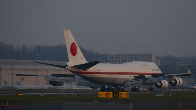 Boeing 747-400 (20-1101) - Still decelerating after landing on RWY34 in Zurich on 23rd Jan 2019.