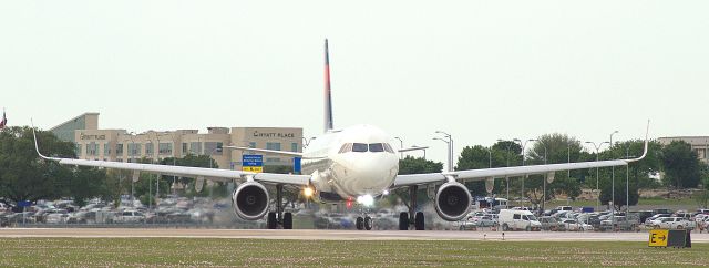 Airbus A321 (N325DN)