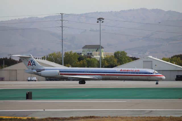 McDonnell Douglas MD-80 (N9405T)