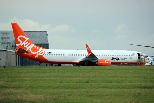 Boeing 737-900 (UR-SQL) - Seen here on 17-Jun-21, the day before delivery to UKBB.