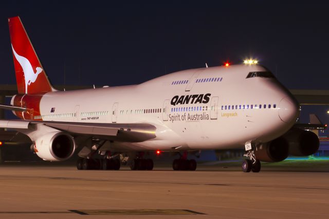 Boeing 747-400 (VH-OEH) - Jul. 25, 2011.