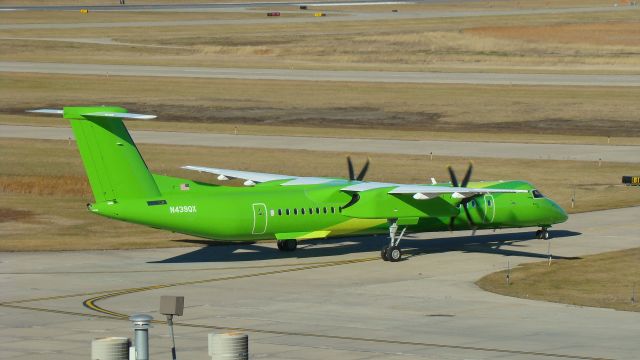 de Havilland Dash 8-400 (N439QX)