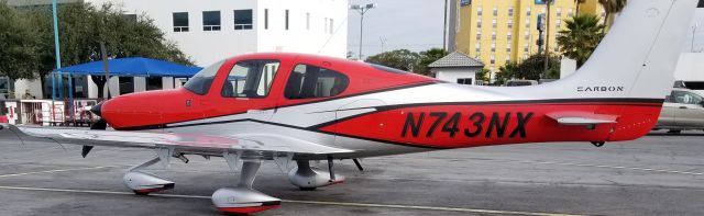 Cirrus SR-22 (N743NX)