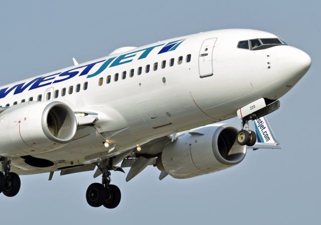 Boeing 737-700 —