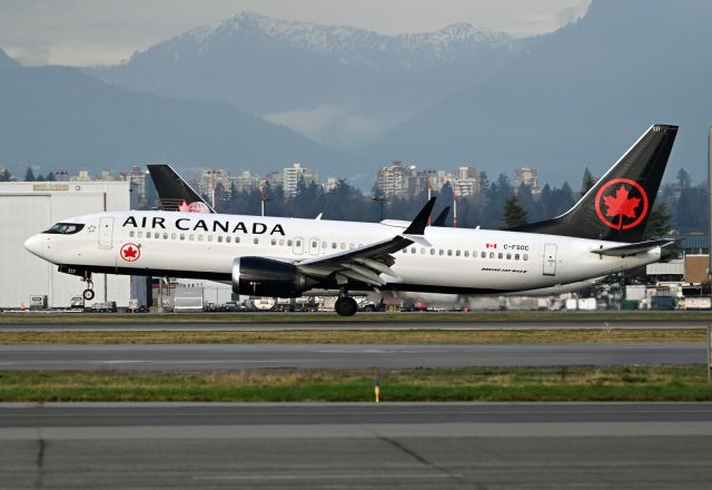 Boeing 737 MAX 8 (C-FSOC)