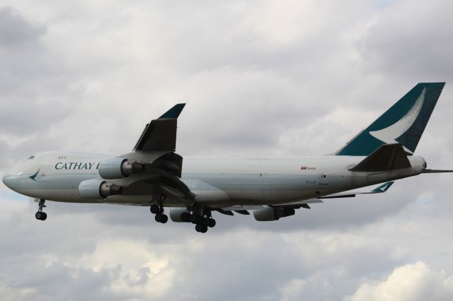 Boeing 747-400 (B-LIF) - Cathay Pacific Boeing 747-400F on final approach into LHR, landing on runway 27L.br /br /Location: Myrtle Ave.br /Date: 04.09.22 (dd/mm/yy)