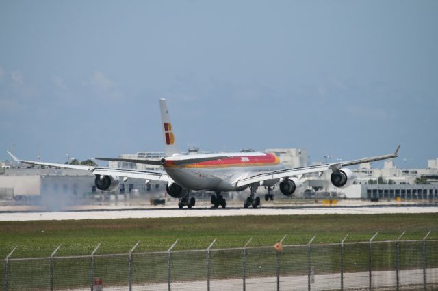 Airbus A340-500 (EC-JPU)