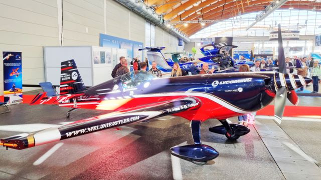EXTRA EA-300 (F-HMEL) - Extra 330 SC Melanie Astles 