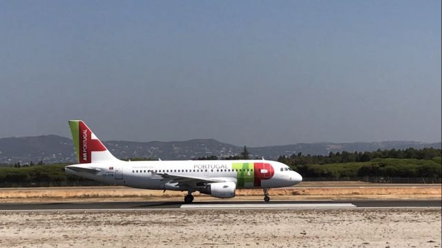 Airbus A319 (CS-TTR) - Tap air going from Faro to Lisbon. standing on a mound to the side of runway 10