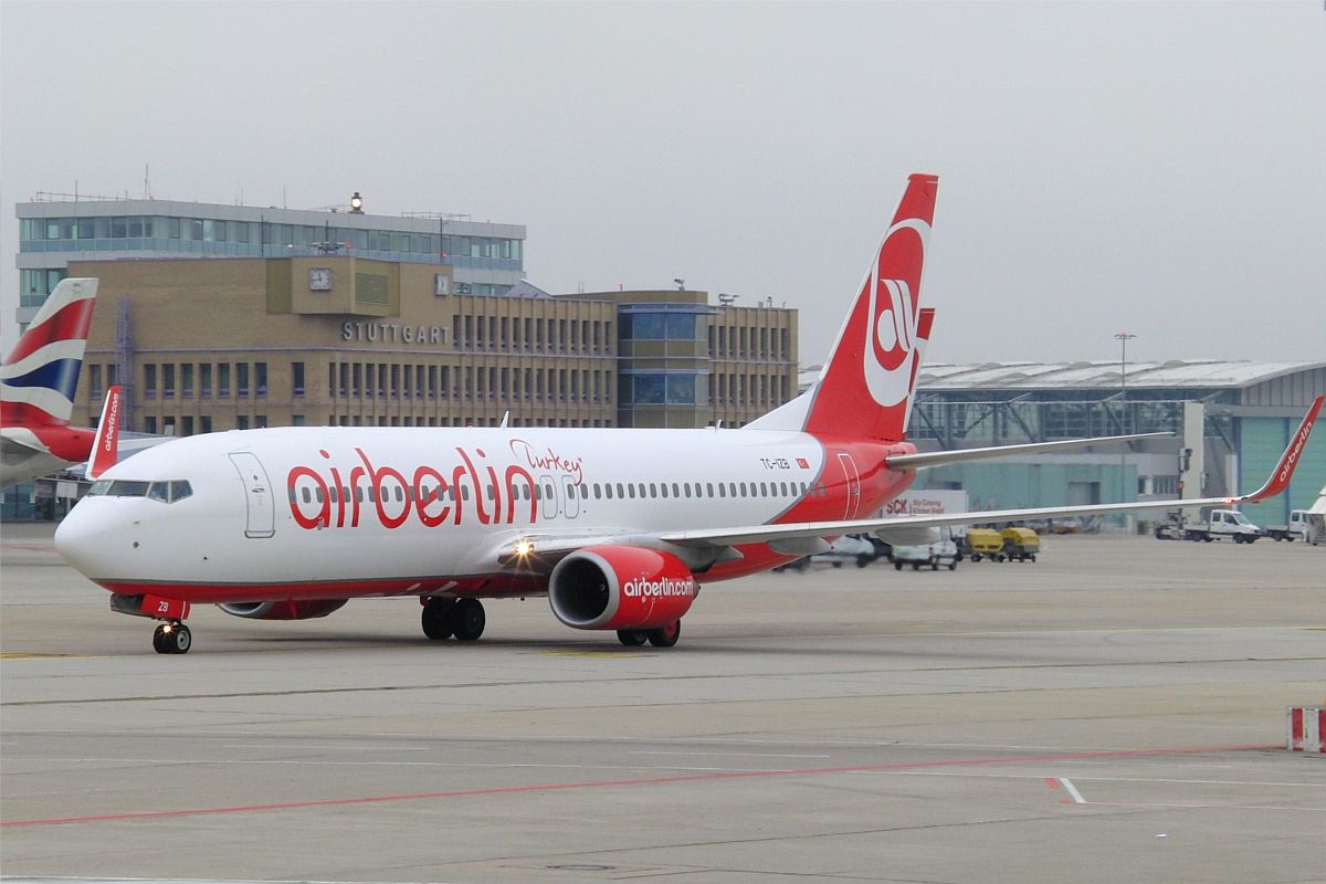 Boeing 737-800 (TC-IZB)