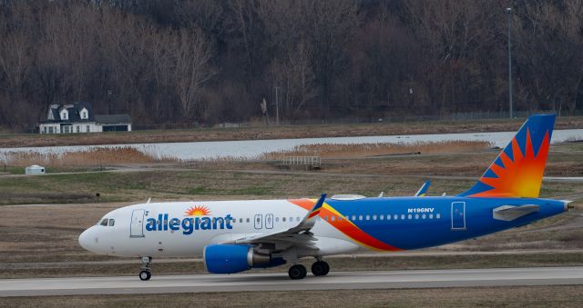 N196NV — - Taxi for departure to Dallas Love Field 4.13.2025