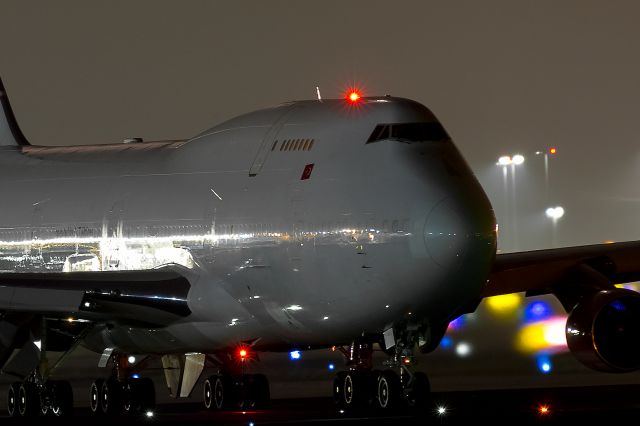 Boeing 747-400 (TC-ACH) - qatar cargo with turkish Registration, lineup to rwy 18