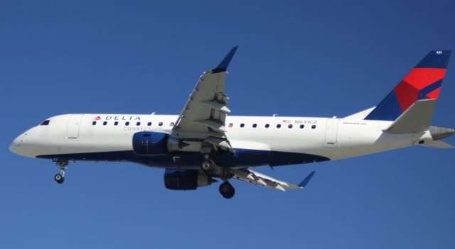 Embraer 170/175 (N631CZ) - Compass Airlines operating as DELTA CONNECTION, arrival 30L from KLAX, Compass # 5807  11-19-2015