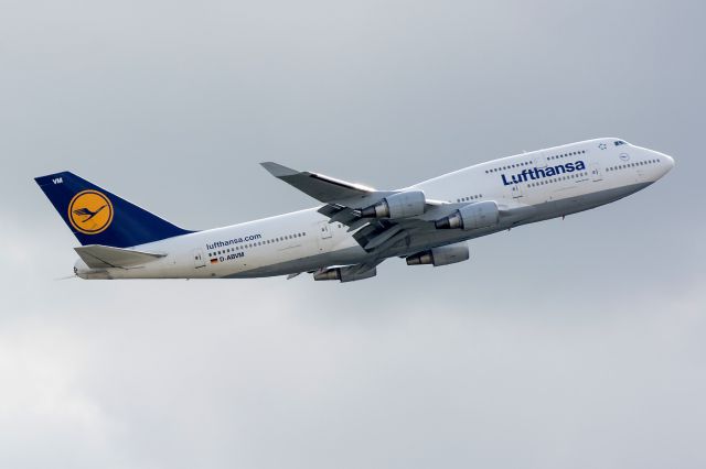 Boeing 747-400 (D-ABVM)