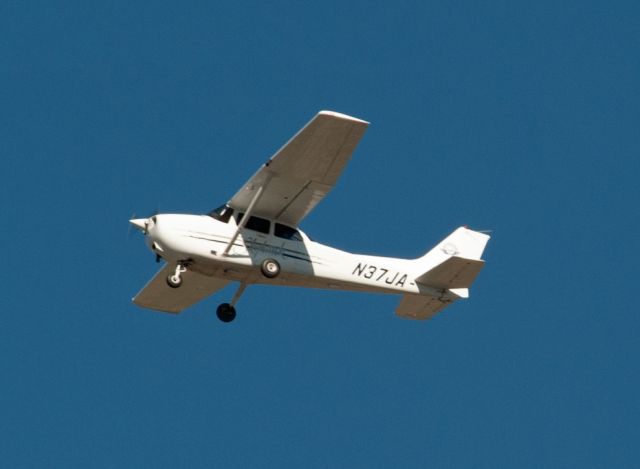 Cessna Skyhawk (N37JA) - Aircraft on left cross wind from 27 at Carson City