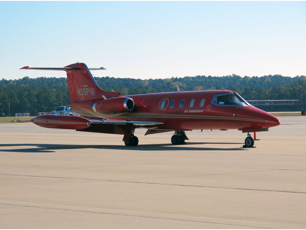 Learjet 25 (N25PW)