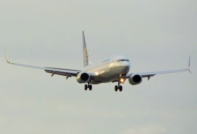 Boeing 737-800 (N77510)