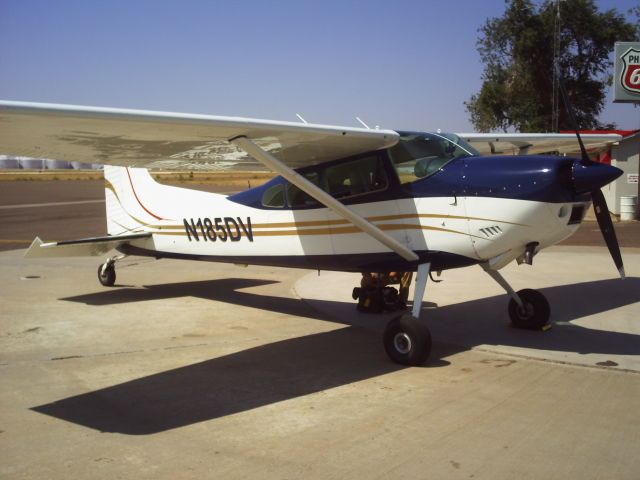 Cessna Skywagon (N185DV)