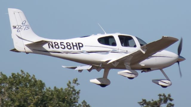 Cirrus SR-22 (N858HP)