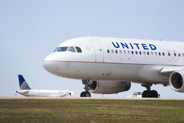 Airbus A320 (N401UA)