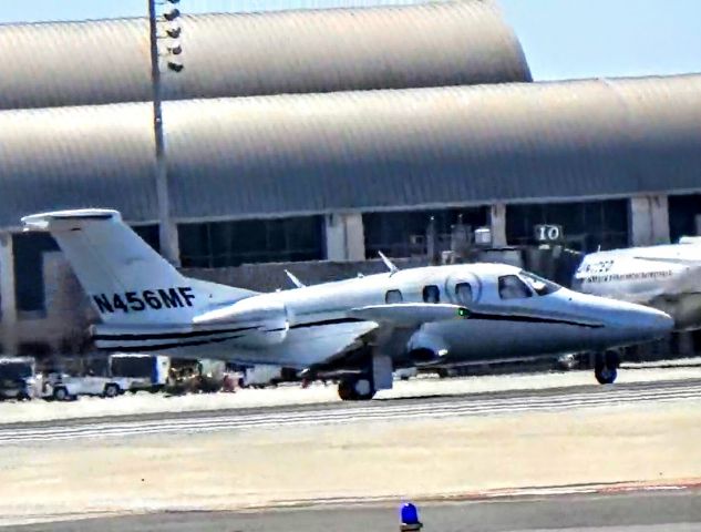 Eclipse 500 (N456MF) - Cute little jet.