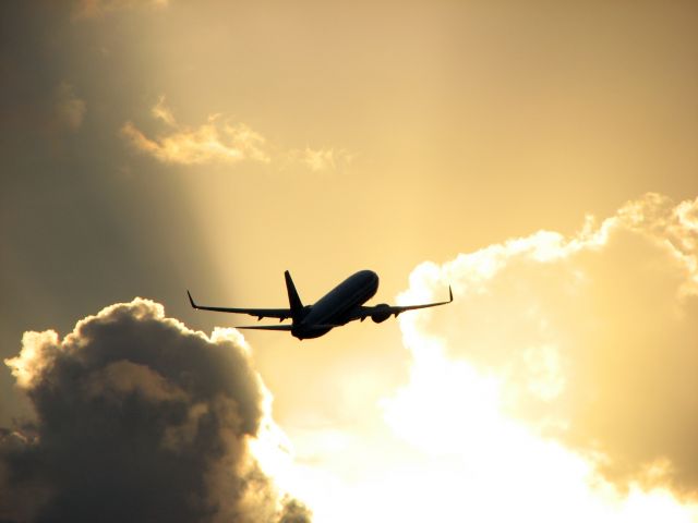 Boeing 737-800 — - Take Off 9R. Photo By H. Bauer