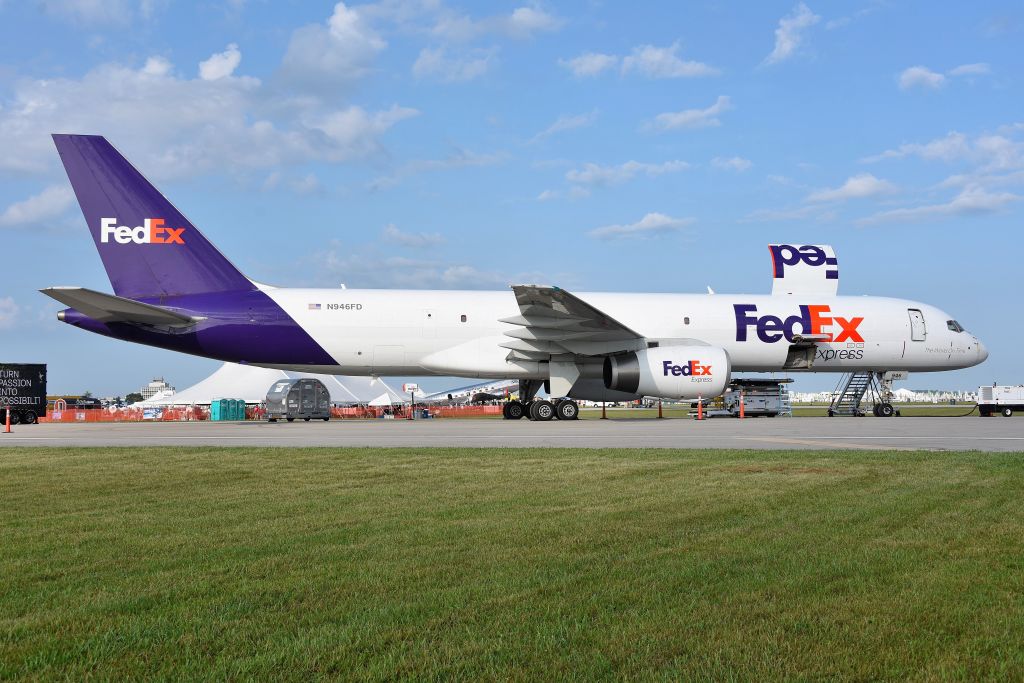 Boeing 757-200 (N946FD) - DAY Airshow 07-22-23
