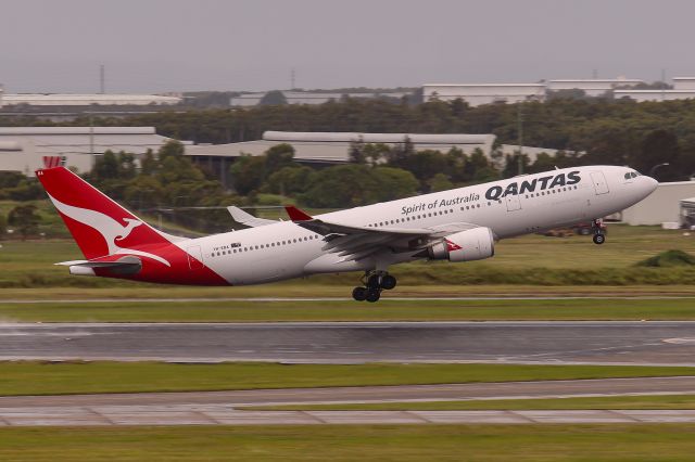 Airbus A330-200 (VH-EBA)