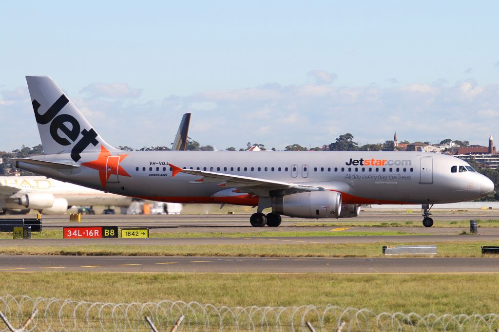 Airbus A320 (VH-VQJ)