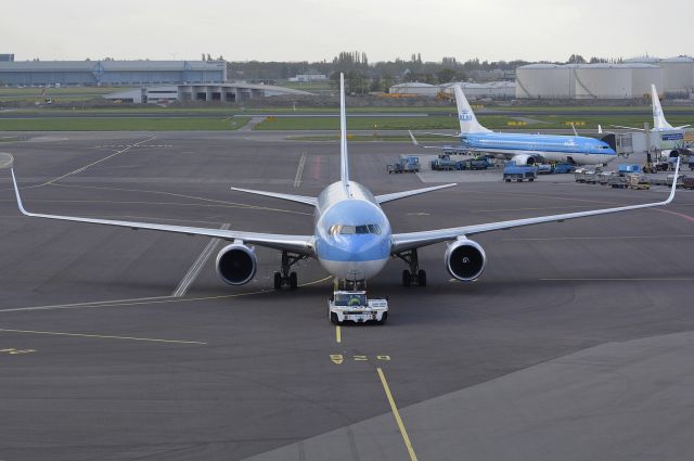 BOEING 767-300 (PH-OYE)