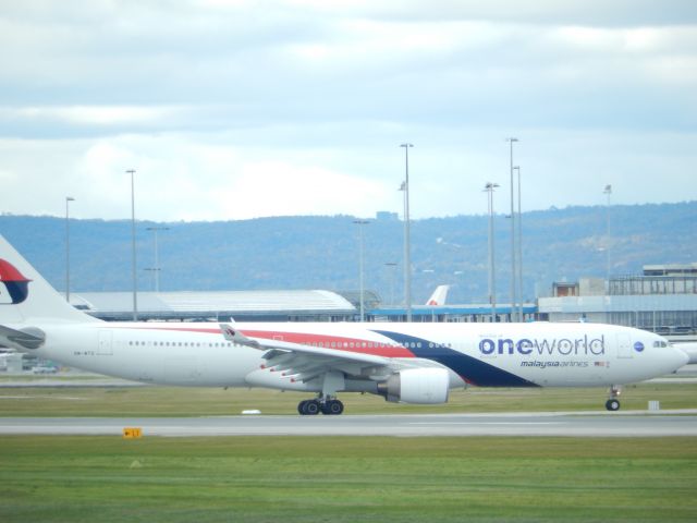 Airbus A330-300 (9M-MTO) - landing one world on  runway 21