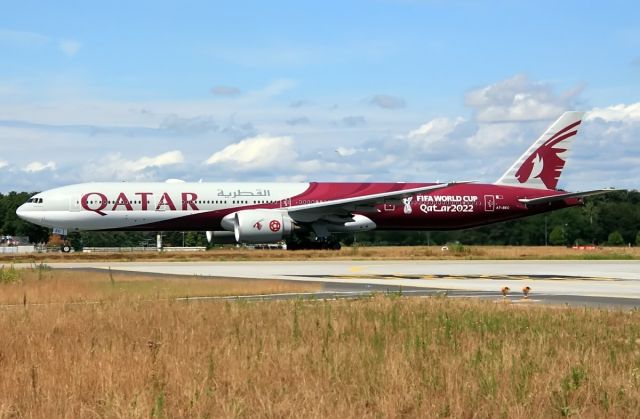 BOEING 777-300ER (A7-BEC)