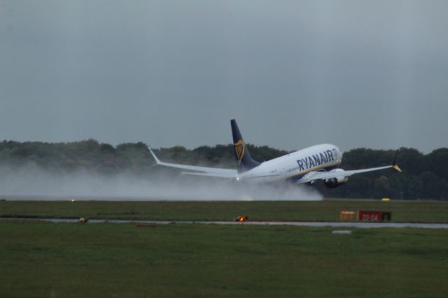 Boeing 737 MAX 8 (EI-HMZ) - A Ryanair B737 MAX 8-200 taking off on runway 22 at London Stansted Airport.br /br /Location: London Stansted Airport.br /Date: 12.10.22 (dd/mm/yy).