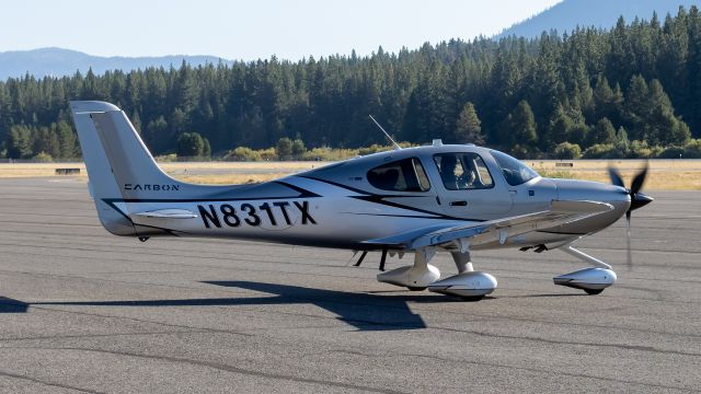 Cirrus SR-22 (N831TX)