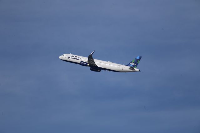 Airbus A320 (N935JB)