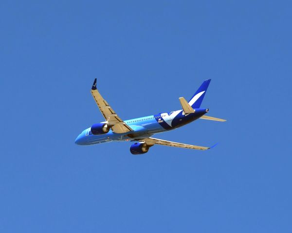 Airbus A220-300 (N221BZ) - Breeze Airways Airbus A220-300 N221BZ in San Diego