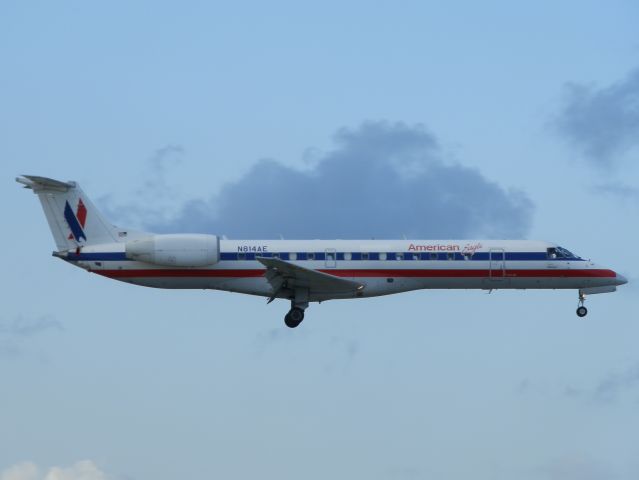 Embraer ERJ-135 (N814AE)