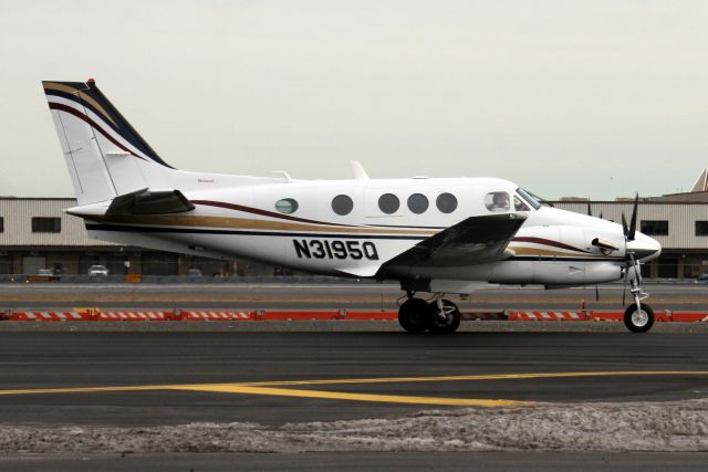 Beechcraft King Air 90 (N3195Q) - Seen here on 25-Feb-07.  Reregistered N747JA 21-Sep-12.