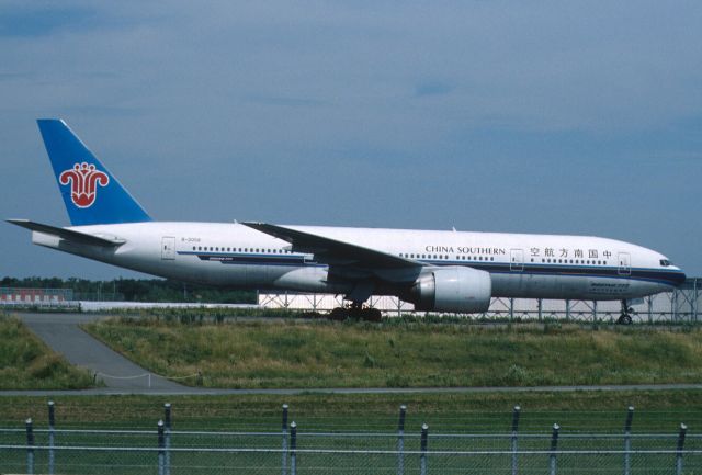 Boeing 777-200 (B-2058) - Taxing at Narita Intl Airport on 2004/06/18