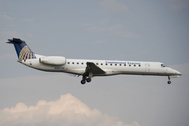 Embraer ERJ-145 (N287SK)