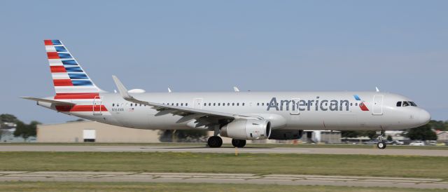 Airbus A321 (N164NN) - On flightline